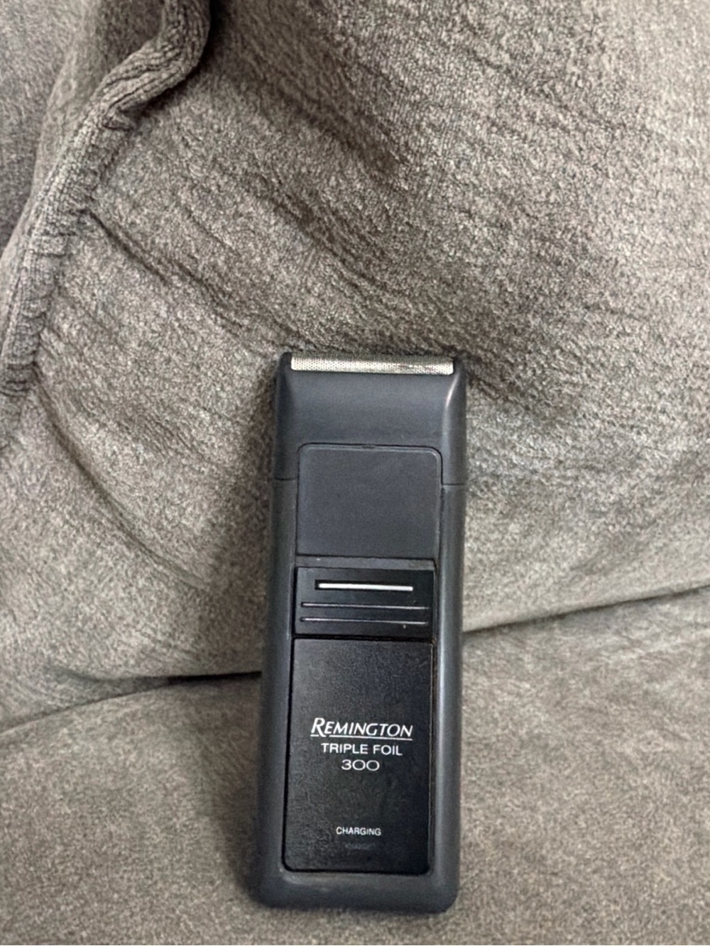 Remington Triple Foil 300 Electric Shaver - Preowned. Shaver ONLY !
